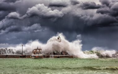 big waves under cloudy sky